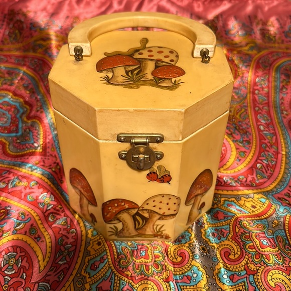 Box Purse - Picture 1 of 3